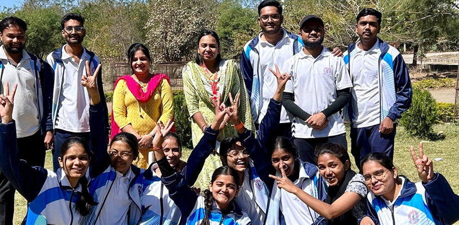 ाधारमण ग्रुप ऑफ़ इंस्टीट्यूट्स में 'विहान स्पोर्ट्स प्रतियोगिता' के तीसरे दिन कबड्डी और गली क्रिकेट में दिखा रोमांचक प्रदर्शन**